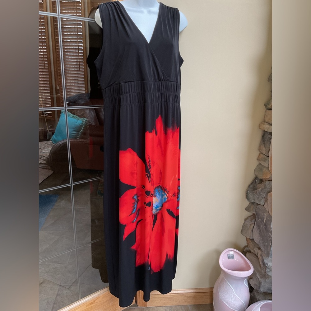 Nina Leonard ladies sleeveless long dress. EUC